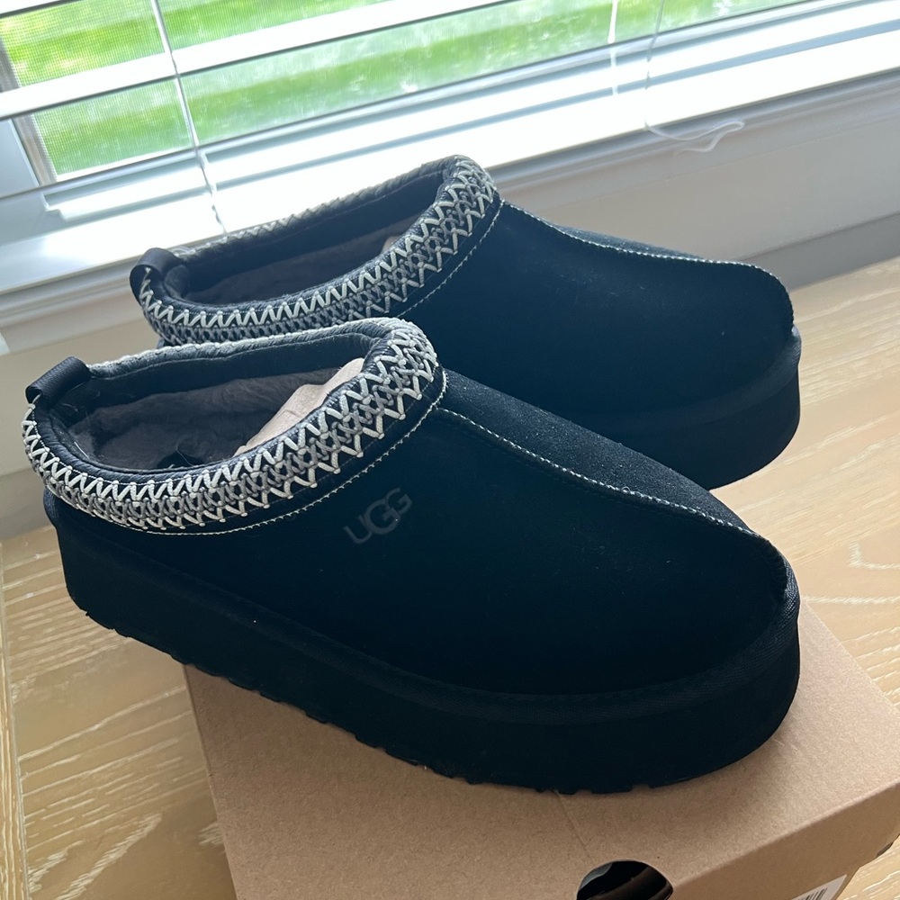 UGG black Tazz